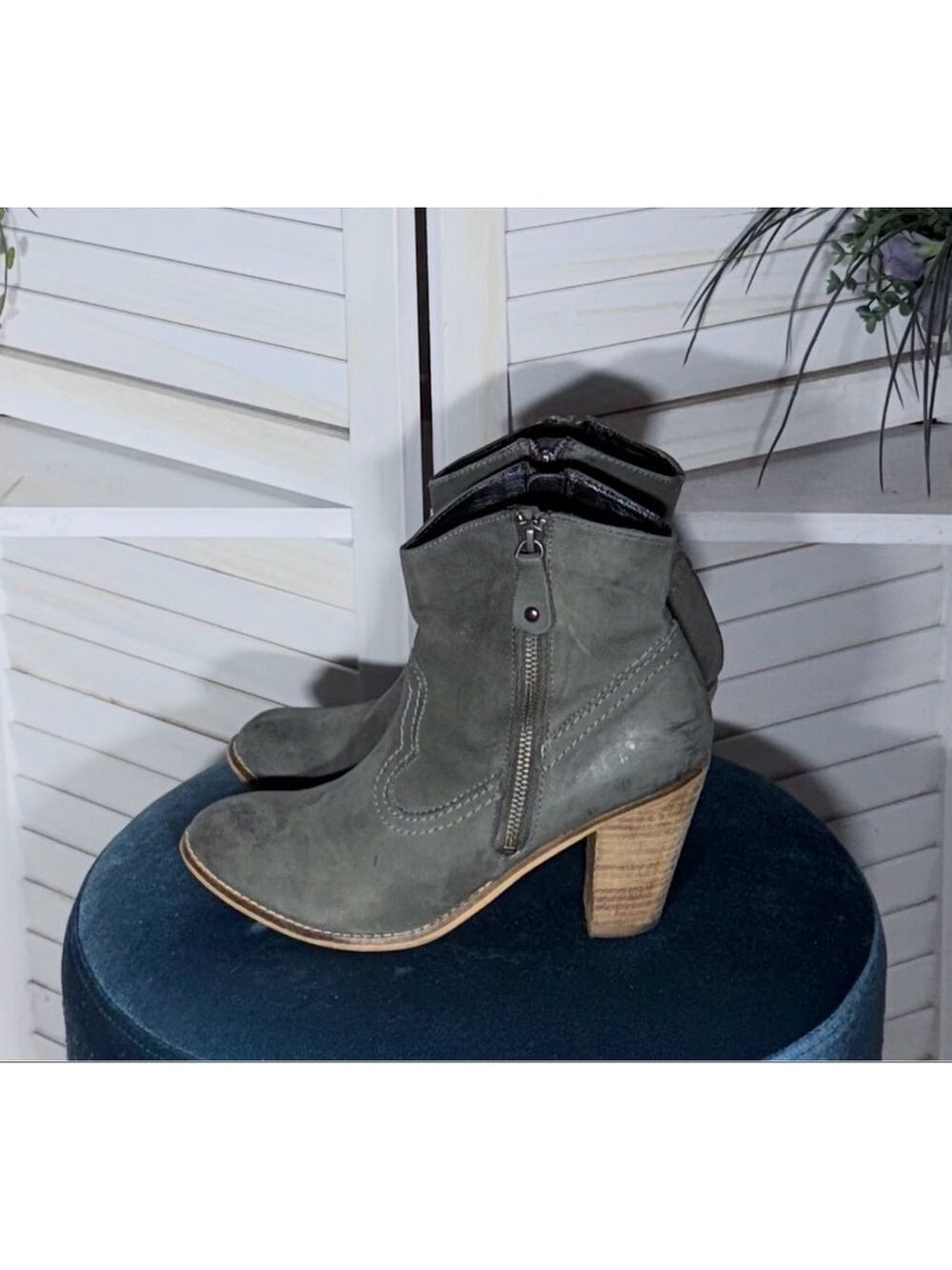 Rebel Taupe Gray Leather Ankle Cowboy Boots Size 9